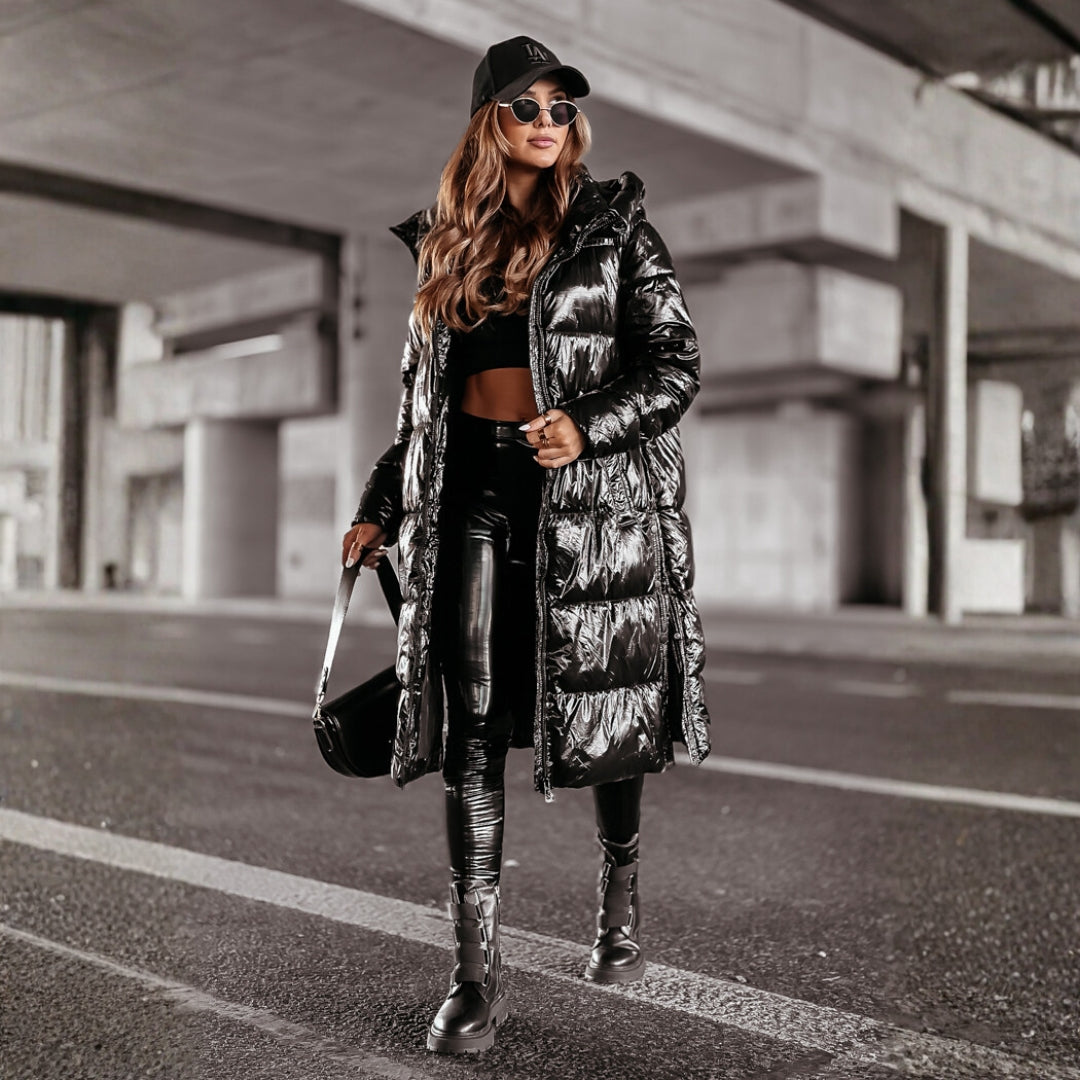 Šárka – dlouhý prošívaný kabát s lesklým povrchem