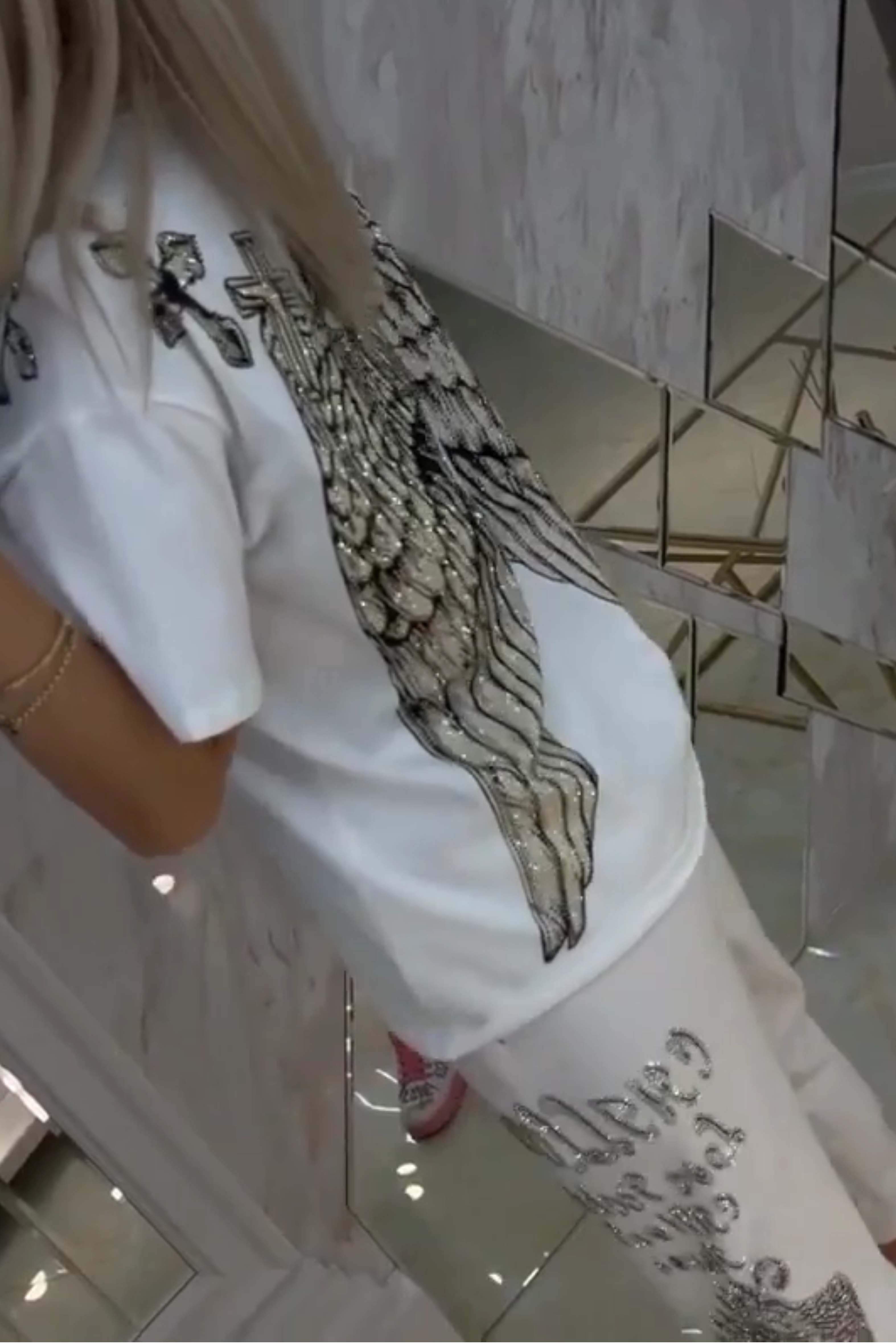 Iveta – Výrazná souprava s módním potiskem