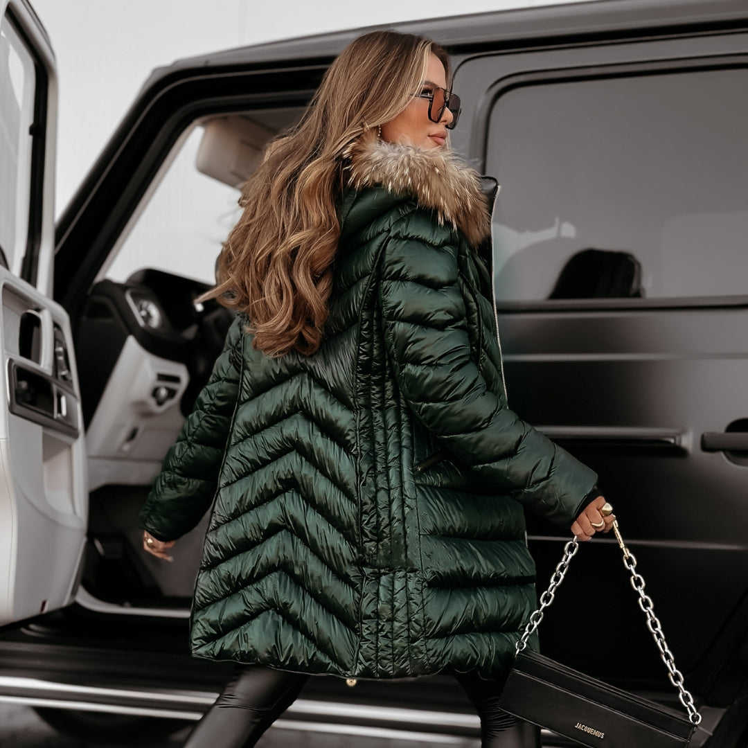 Inka – prošívaný kabát s kapucí pro zimní pohodlí a styl