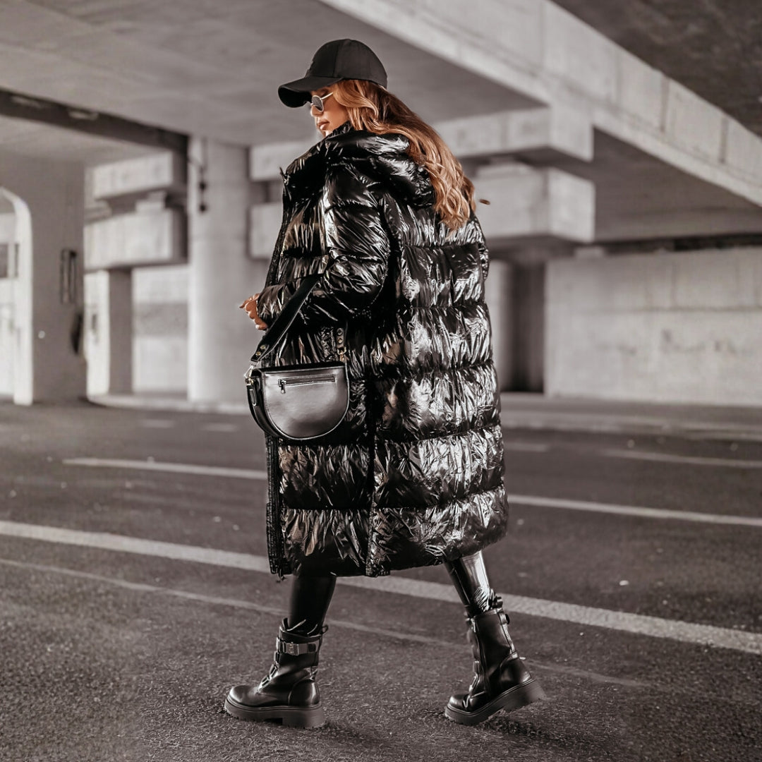 Šárka – dlouhý prošívaný kabát s lesklým povrchem