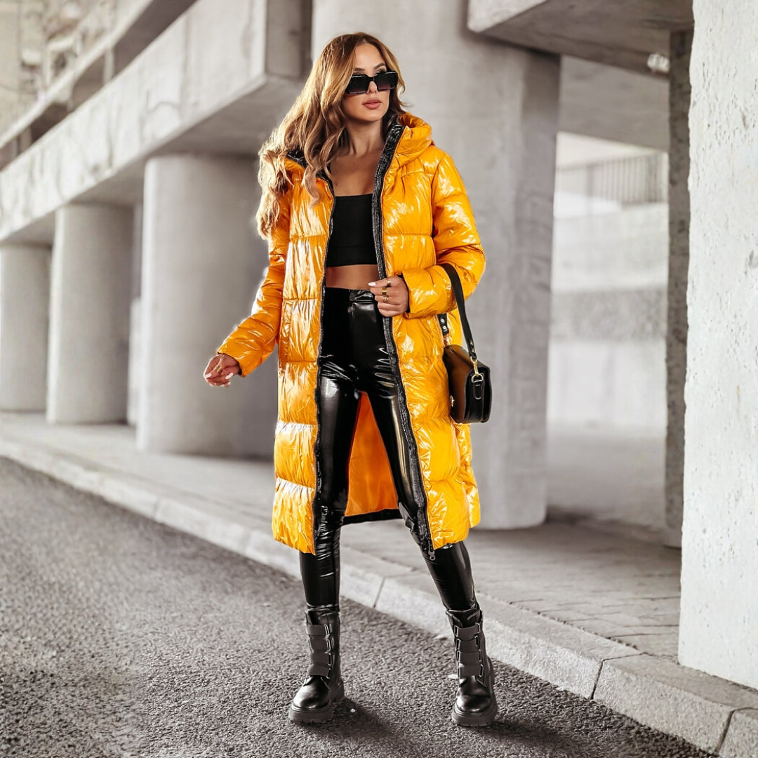 Šárka – dlouhý prošívaný kabát s lesklým povrchem