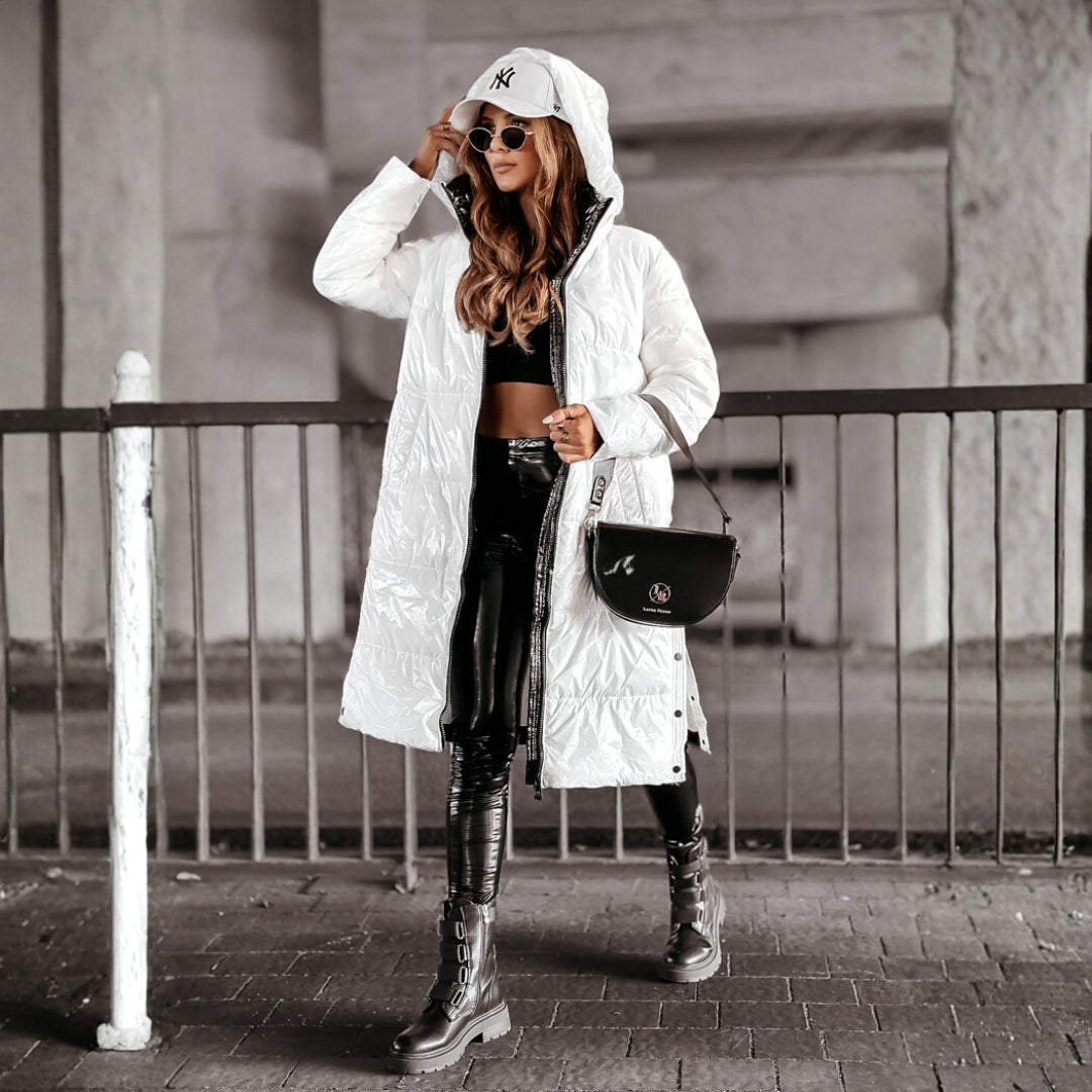 Šárka – dlouhý prošívaný kabát s lesklým povrchem